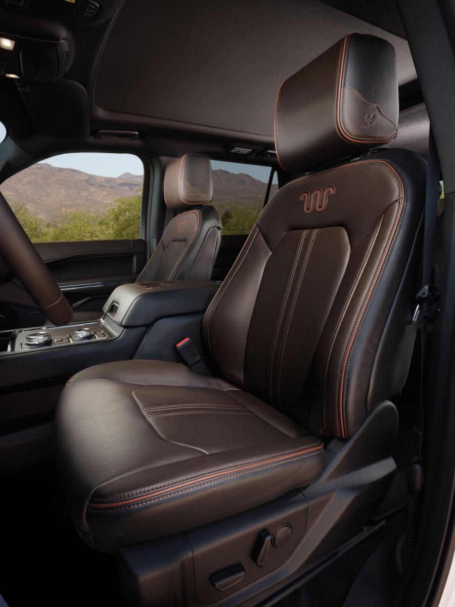 Интерьер Ford Expedition King Ranch Edition 2019 года  (фото 21 из 21)